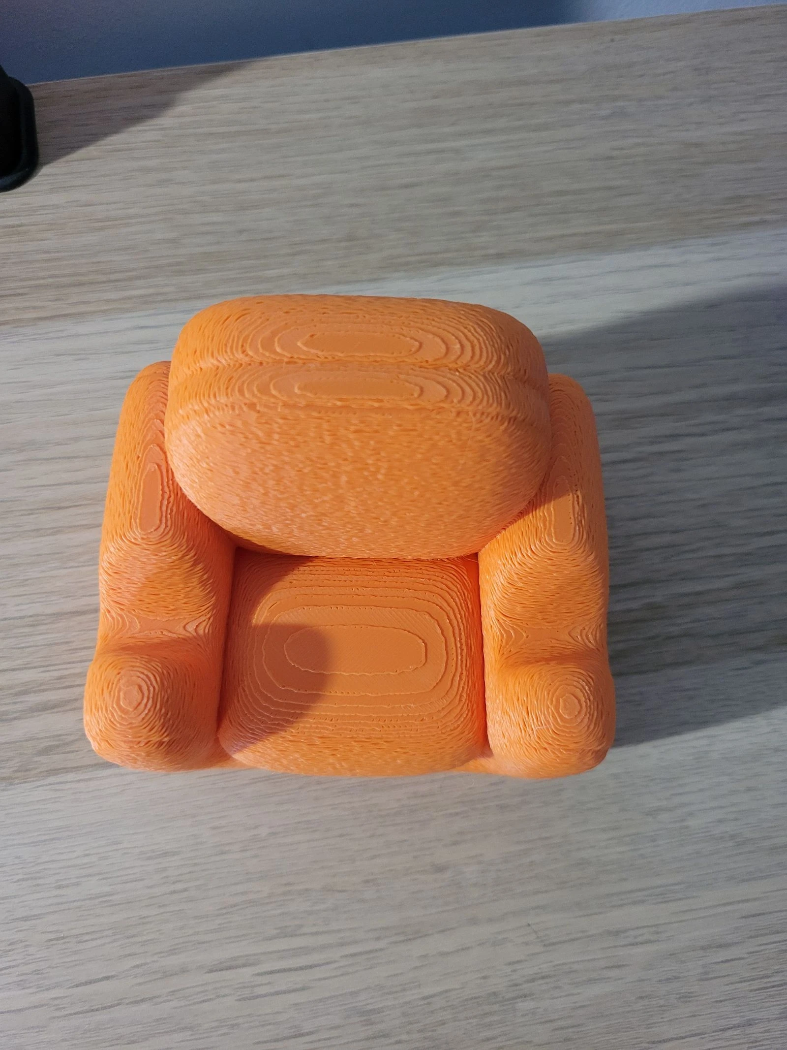Suporte de telefone cadeira design laranja – Impressão 3D – photo 2